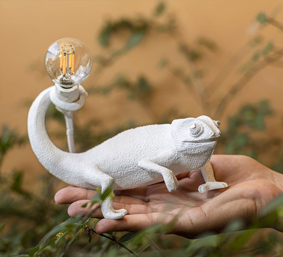 CamouGlow – Resin Table Lamp with Charming Chameleon Detail | Kalsten