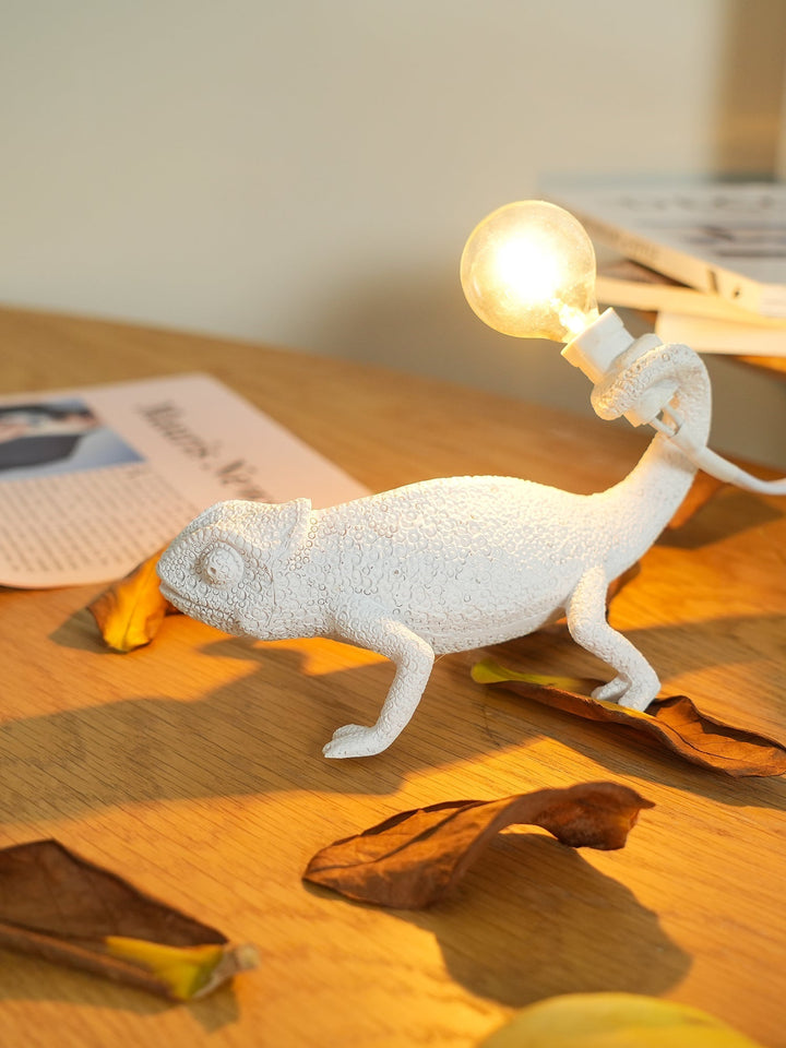CamouGlow – Resin Table Lamp with Charming Chameleon Detail | Kalsten