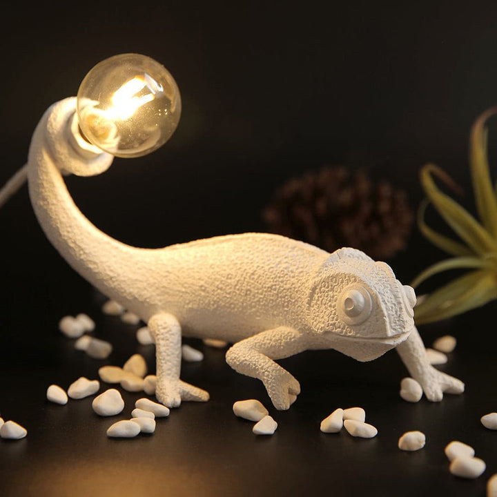CamouGlow – Resin Table Lamp with Charming Chameleon Detail | Kalsten