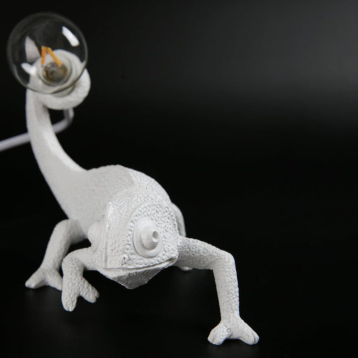 CamouGlow – Resin Table Lamp with Charming Chameleon Detail | Kalsten