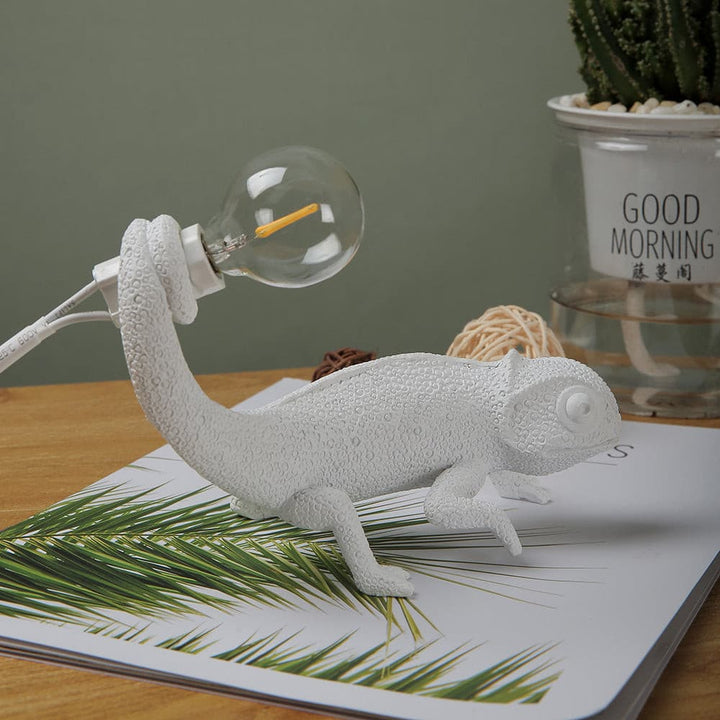 CamouGlow – Resin Table Lamp with Charming Chameleon Detail | Kalsten