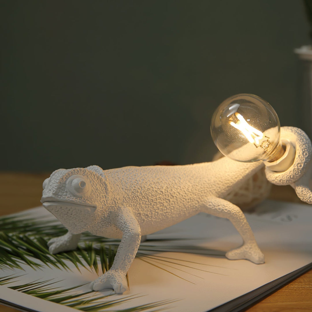 CamouGlow – Resin Table Lamp with Charming Chameleon Detail | Kalsten