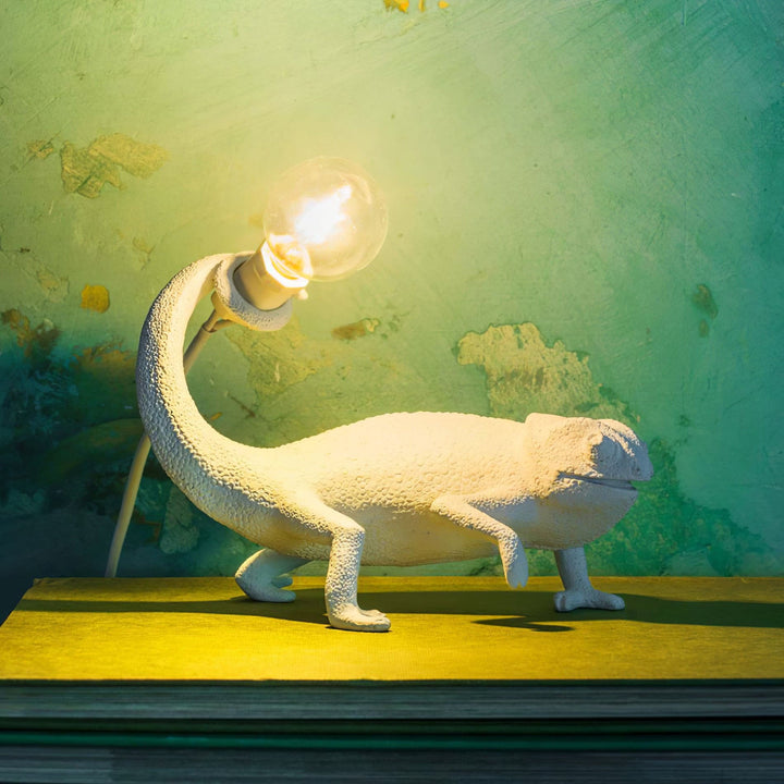 CamouGlow – Resin Table Lamp with Charming Chameleon Detail | Kalsten