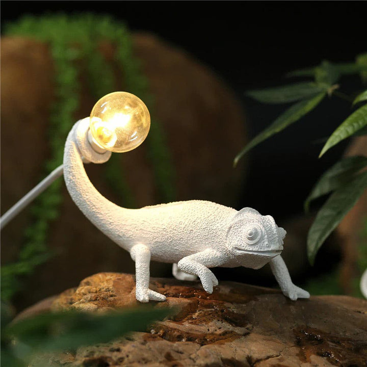 CamouGlow – Resin Table Lamp with Charming Chameleon Detail | Kalsten
