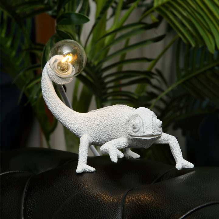 CamouGlow – Resin Table Lamp with Charming Chameleon Detail | Kalsten