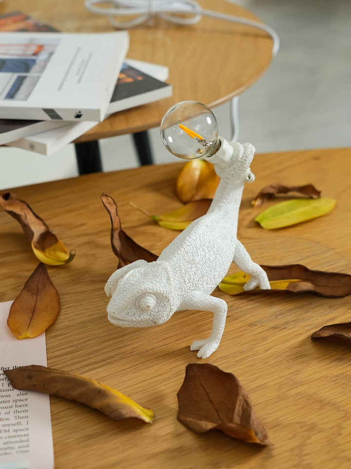 CamouGlow – Resin Table Lamp with Charming Chameleon Detail | Kalsten