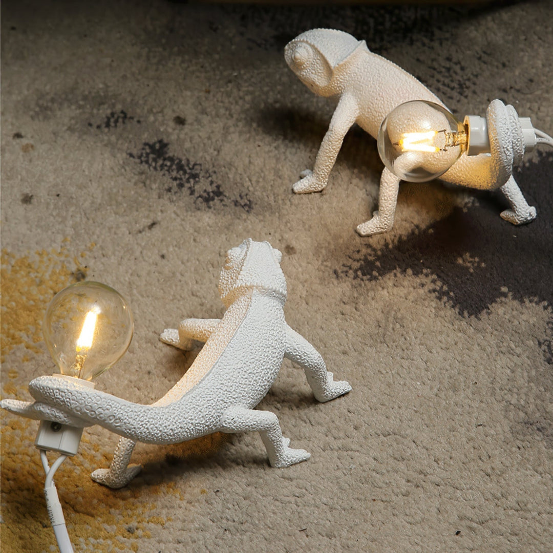 CamouGlow – Resin Table Lamp with Charming Chameleon Detail | Kalsten