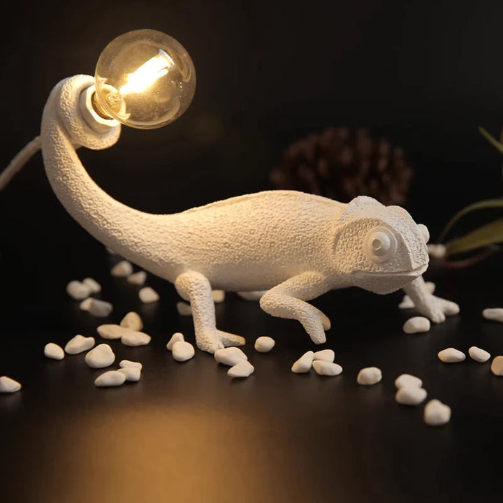 CamouGlow – Resin Table Lamp with Charming Chameleon Detail | Kalsten
