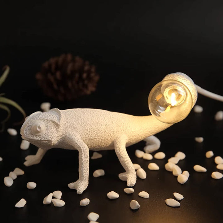 CamouGlow – Resin Table Lamp with Charming Chameleon Detail | Kalsten