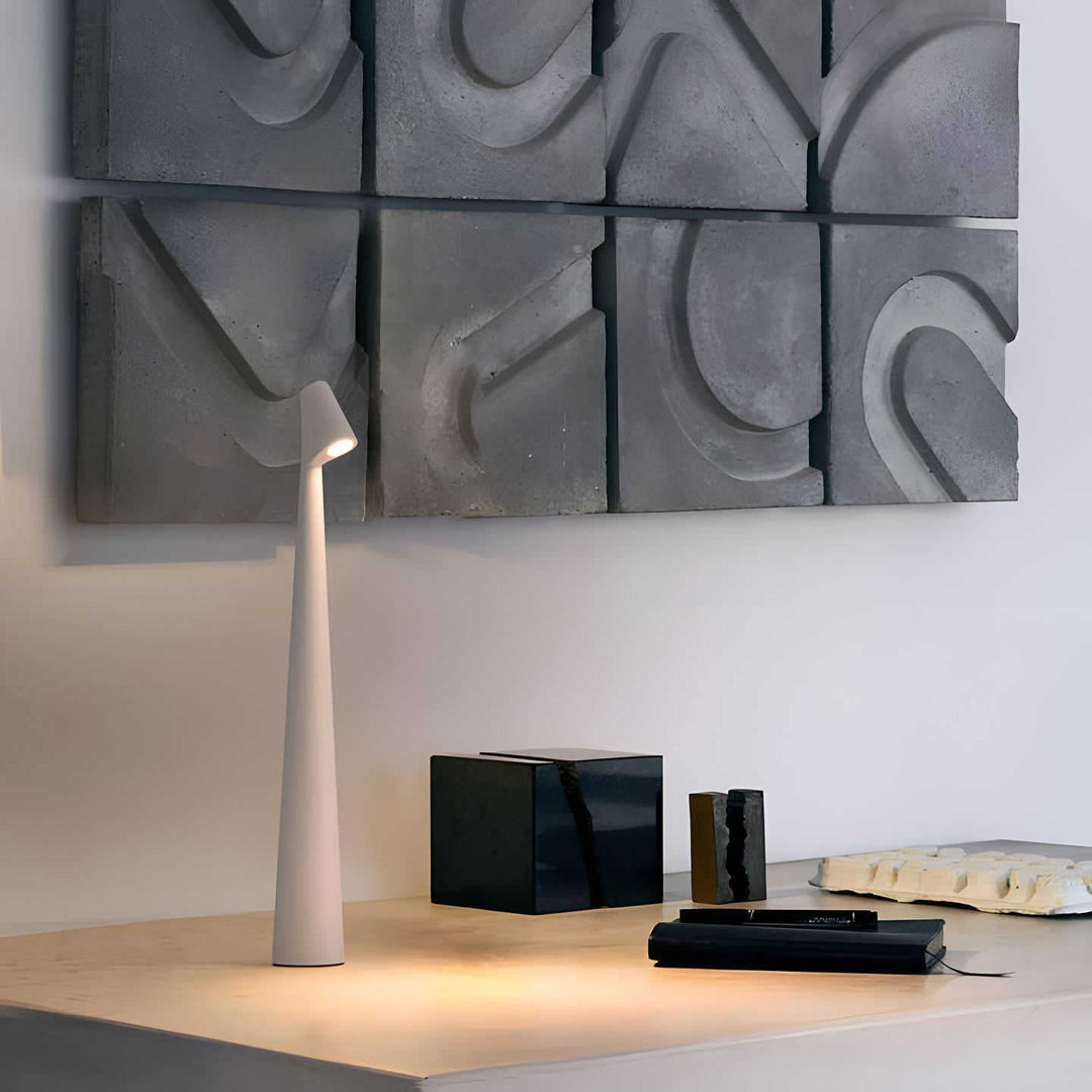 LunaSlim – Elegant Wireless Table Lamp with Adjustable Lighting Kalsten
