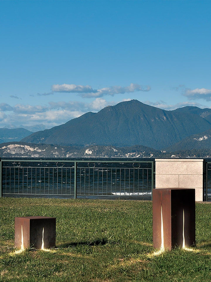 Crack Cube Outdoor Light | Kalsten