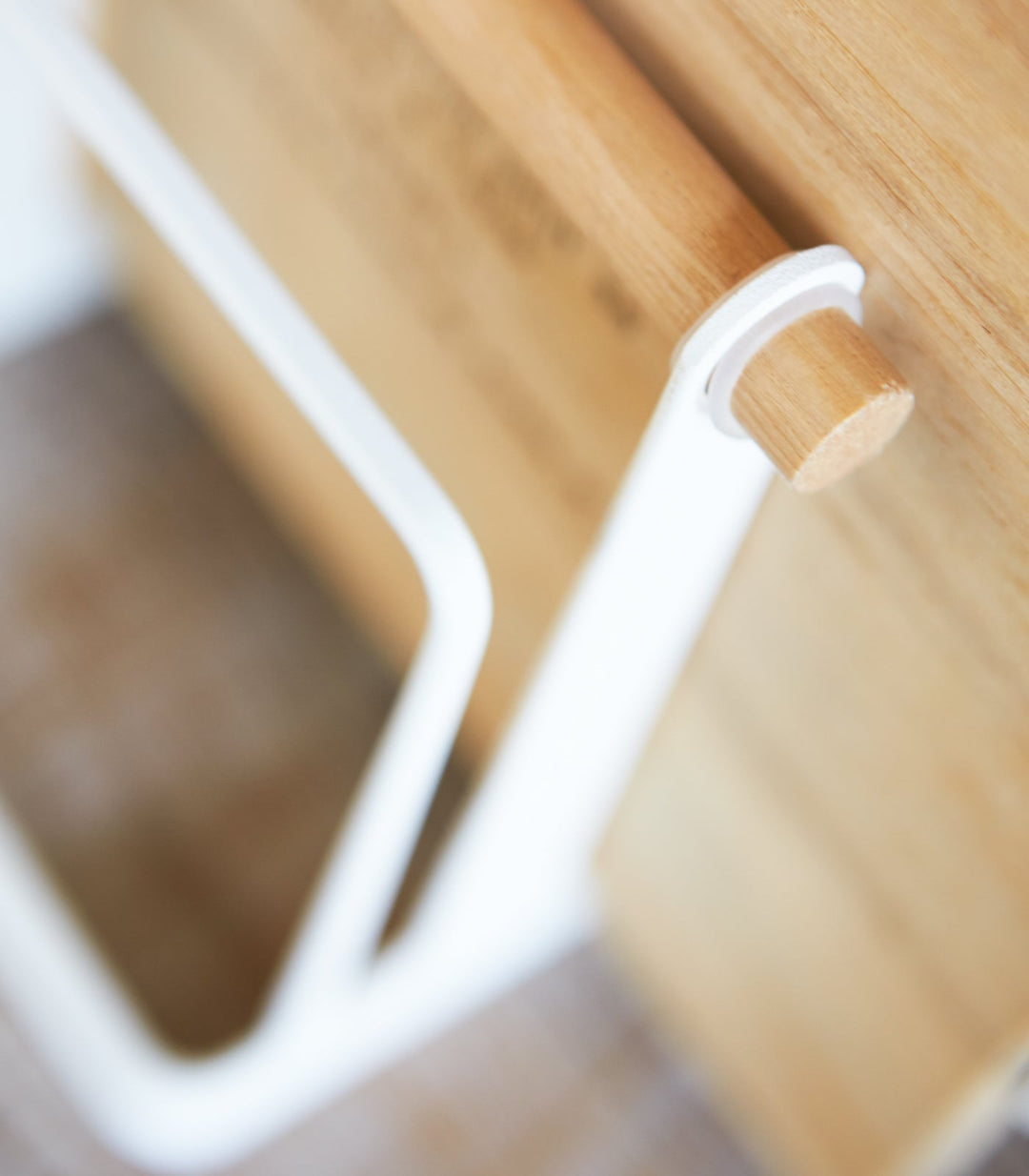 Kalsten | Cutting board stand - Steel + Wood
