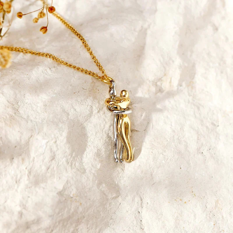 Kalsten | Bonding Hug Necklace