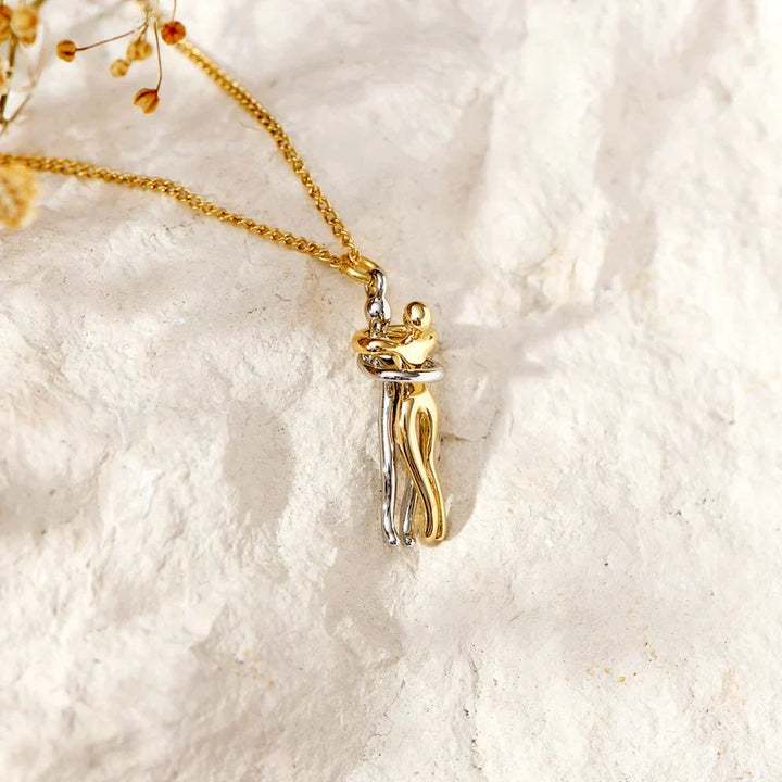 Kalsten | Bonding Hug Necklace