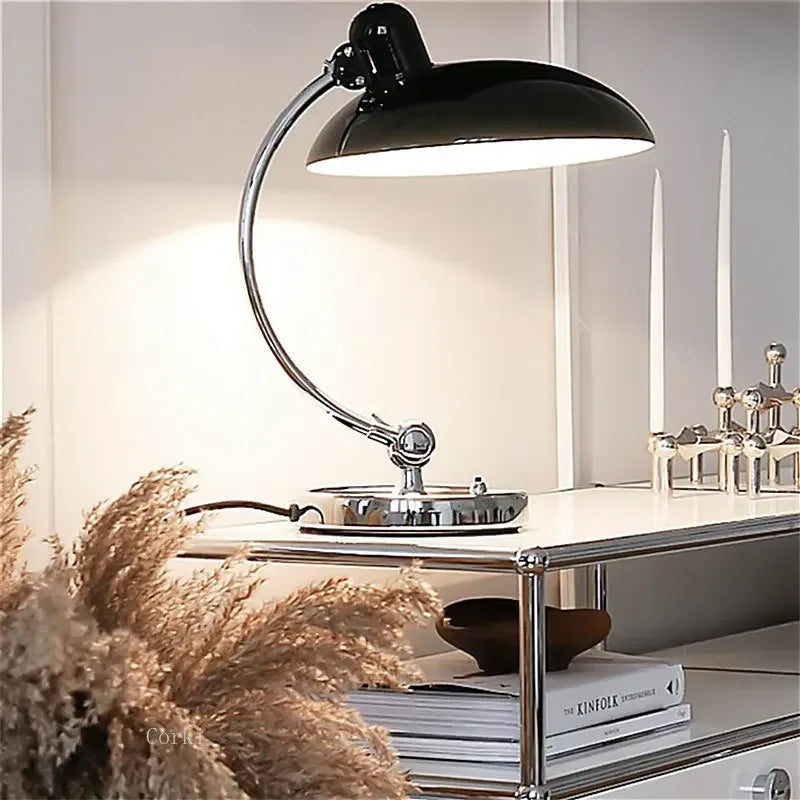 Kalsten | Minimalist table lamp with a warm, Scandinavian look
