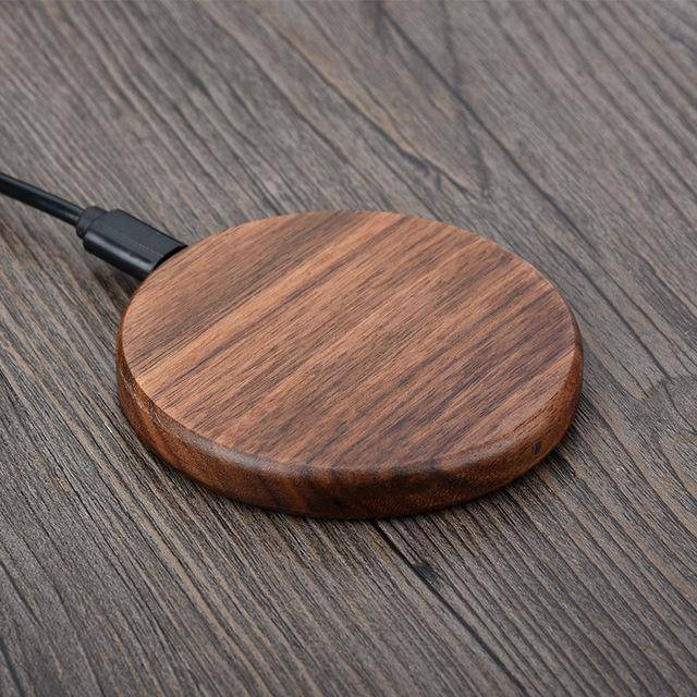 Kalsten | Sustainable Qi Fast Charger made of Bamboo with Overheat Protection