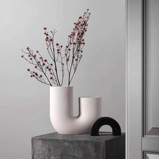 Frendorf | U-shaped minimalist vase