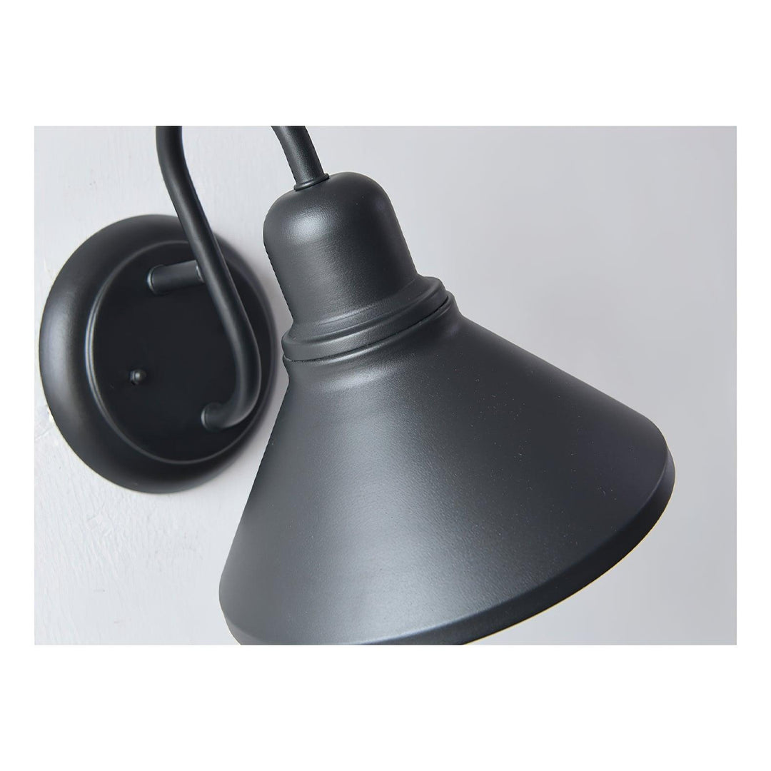 Fable Outdoor Wall Lamp | Kalsten