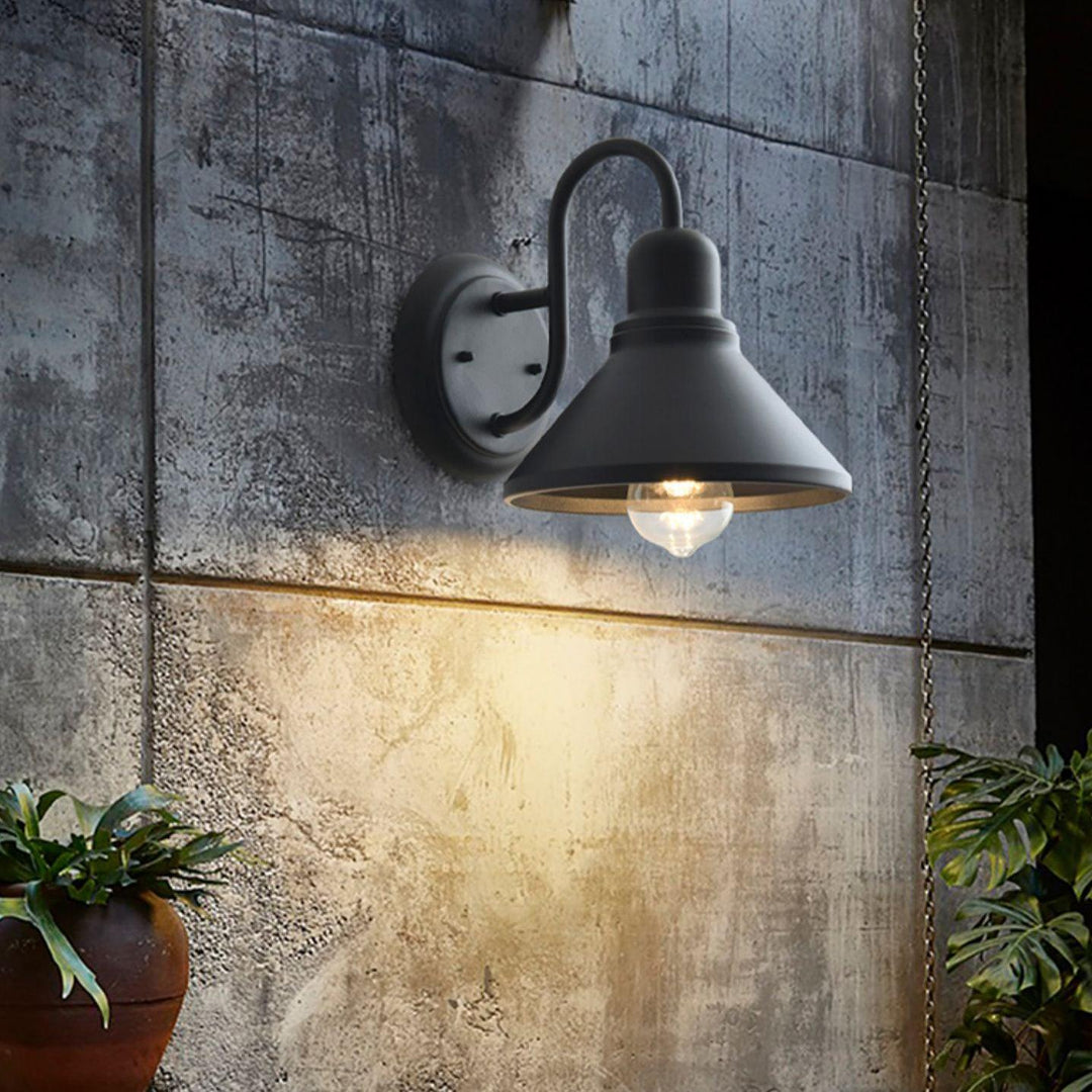 Fable Outdoor Wall Lamp | Kalsten