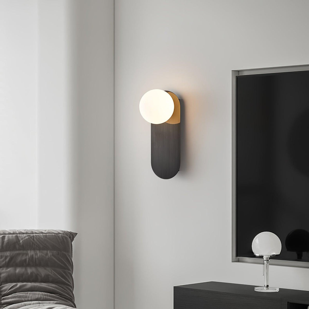 Flat Base Globe Wall-mounted lamp Sconce | Kalsten