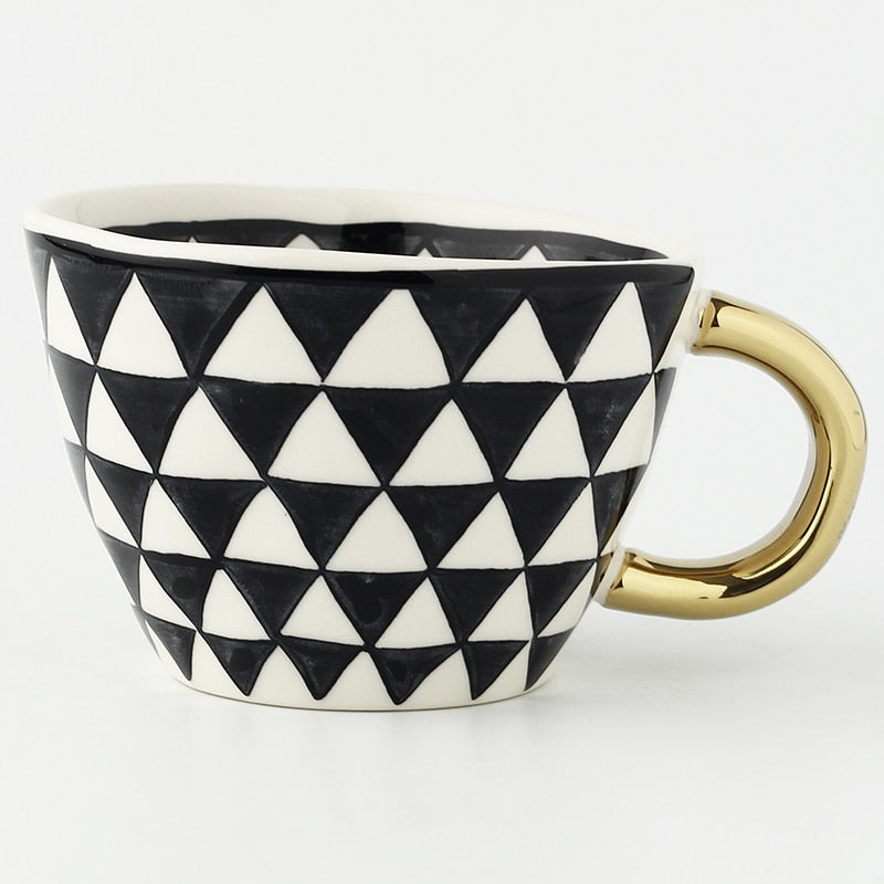 Kalsten | Cup with abstract geometric pattern and gold handle