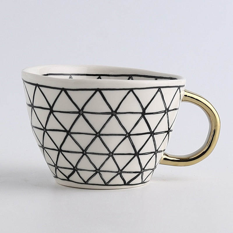 Kalsten | Cup with abstract geometric pattern and gold handle