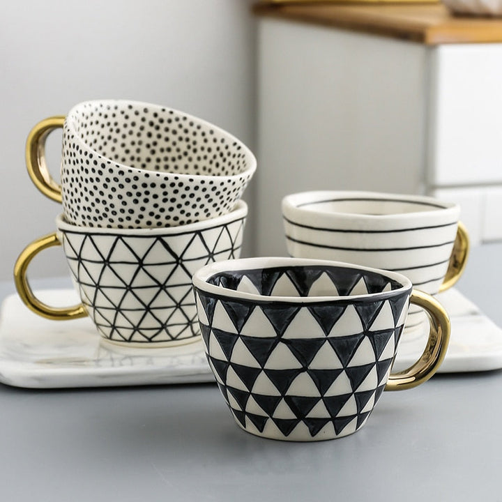 Kalsten | Cup with abstract geometric pattern and gold handle