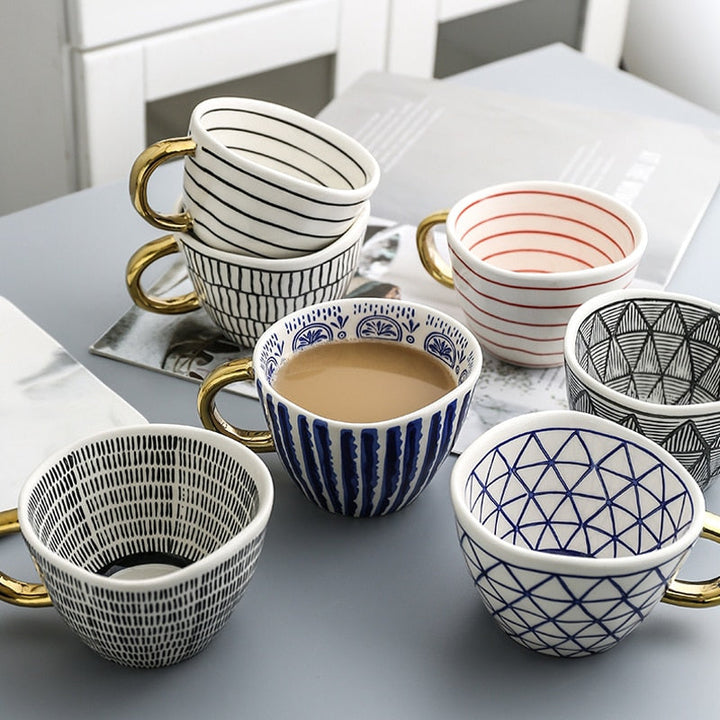 Kalsten | Cup with abstract geometric pattern and gold handle
