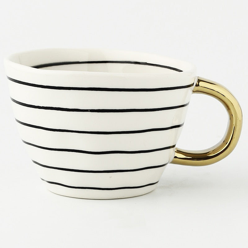 Kalsten | Cup with abstract geometric pattern and gold handle