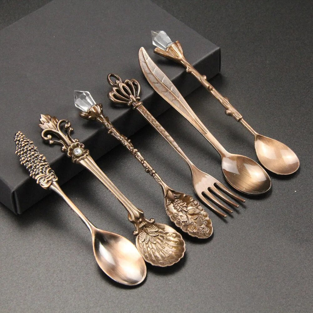 Kalsten | Vintage Engraved Teaspoon – Classic Elegance for Your Table