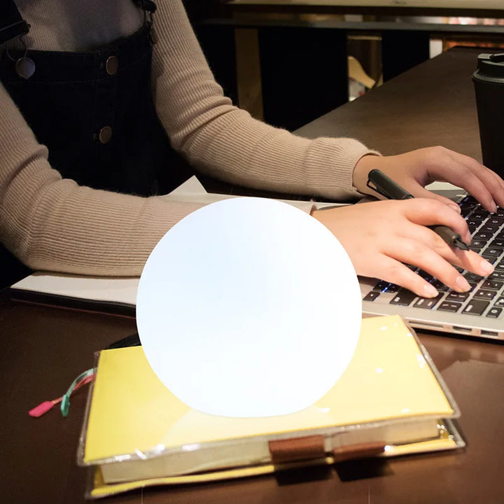 Modern, colorful table lamp without a cable | Kalsten