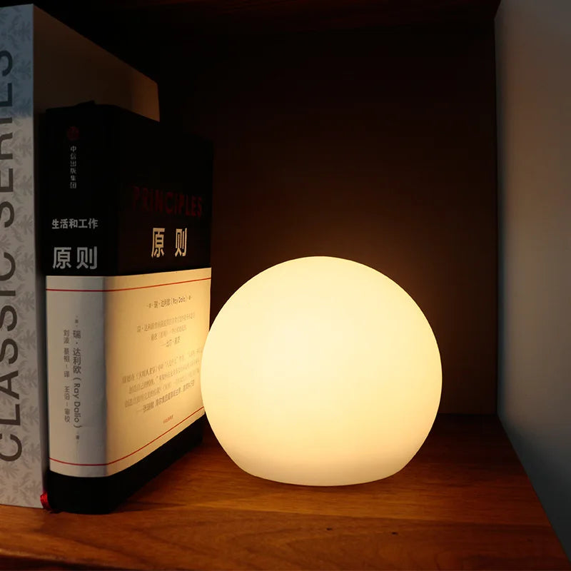 Modern, colorful table lamp without a cable | Kalsten