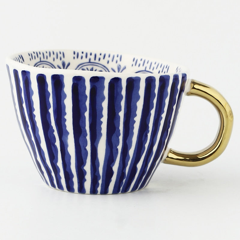 Kalsten | Cup with abstract geometric pattern and gold handle