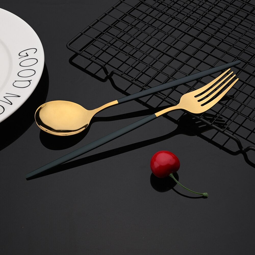RoyalGlimmer Gold Cutlery Set - Gold Cutlery Set for a Luxurious Table Decoration Kalsten