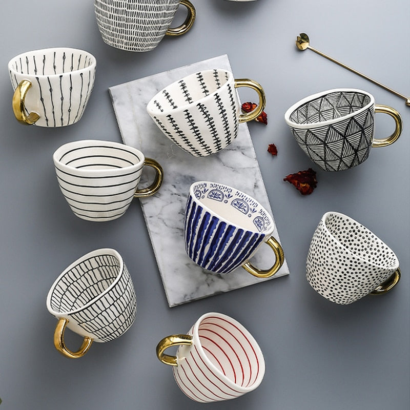 Kalsten | Cup with abstract geometric pattern and gold handle