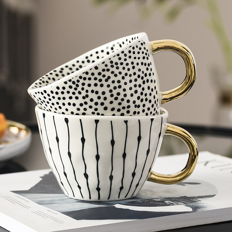 Kalsten | Cup with abstract geometric pattern and gold handle