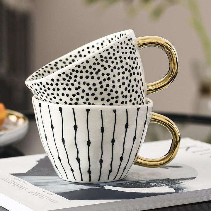 Kalsten | Cup with abstract geometric pattern and gold handle