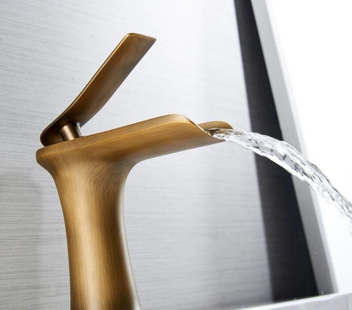 Modern Bathroom Faucet – Elegant Design