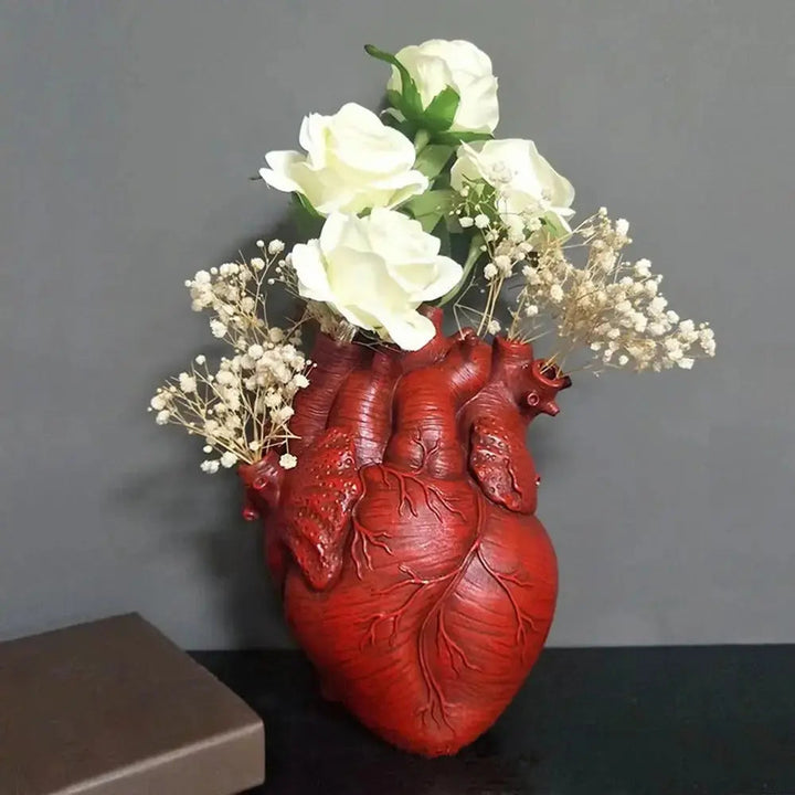Kalsten | Heart-shaped Art Vase – Creative Vessel in Anatomical Design Made of Resin