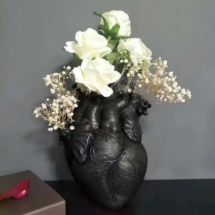 Kalsten | Heart-shaped Art Vase – Creative Vessel in Anatomical Design Made of Resin