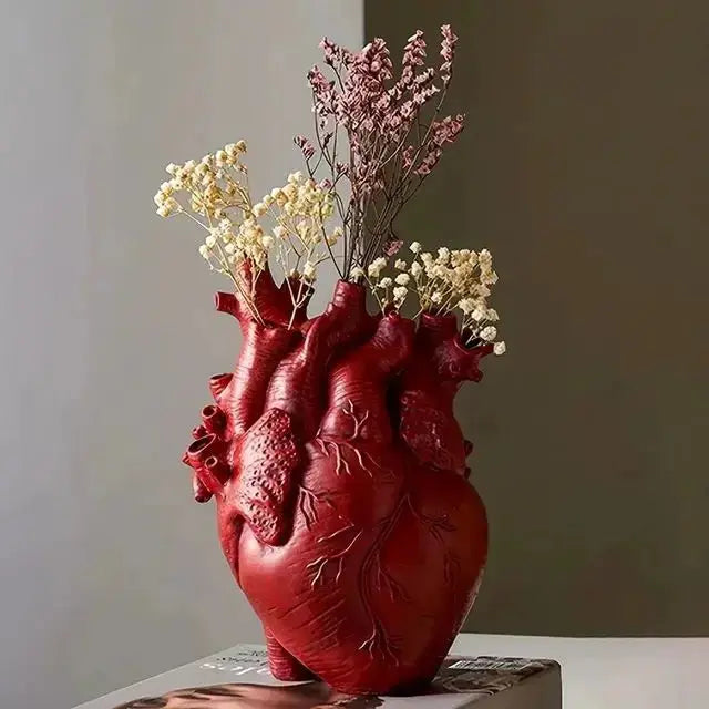 Kalsten | Heart-shaped Art Vase – Creative Vessel in Anatomical Design Made of Resin