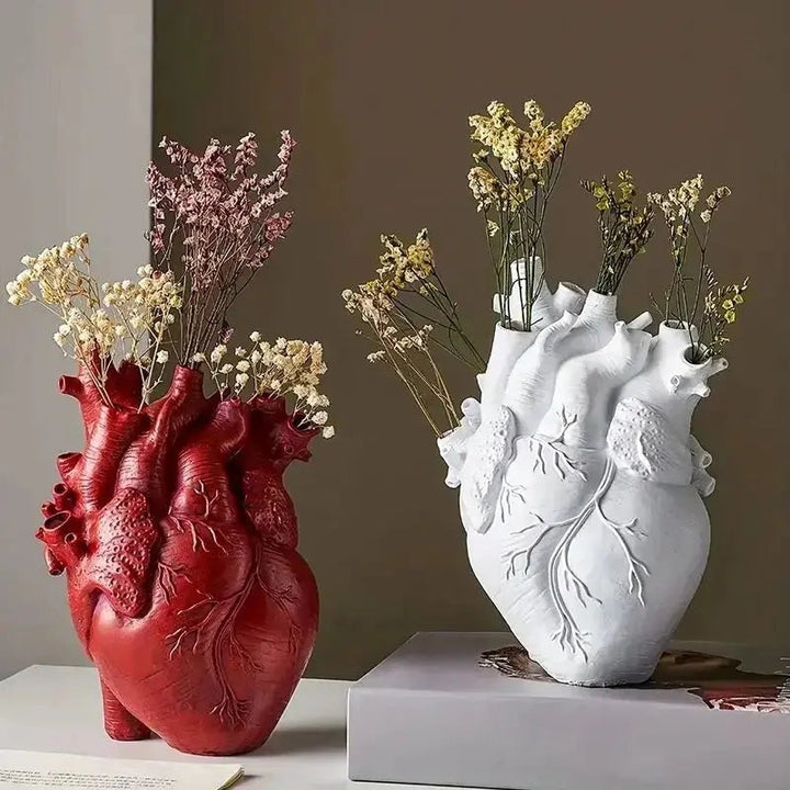 Kalsten | Heart-shaped Art Vase – Creative Vessel in Anatomical Design Made of Resin