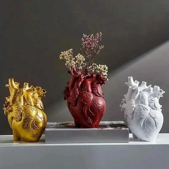 Kalsten | Heart-shaped Art Vase – Creative Vessel in Anatomical Design Made of Resin