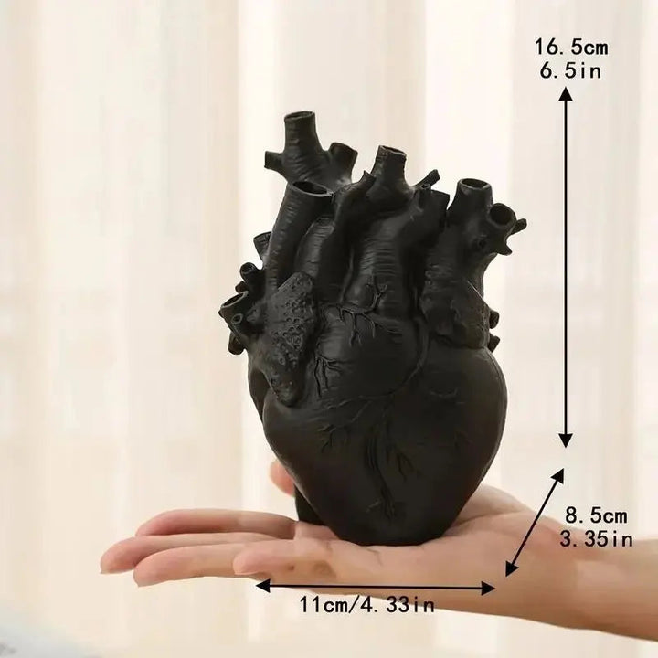 Kalsten | Heart-shaped Art Vase – Creative Vessel in Anatomical Design Made of Resin