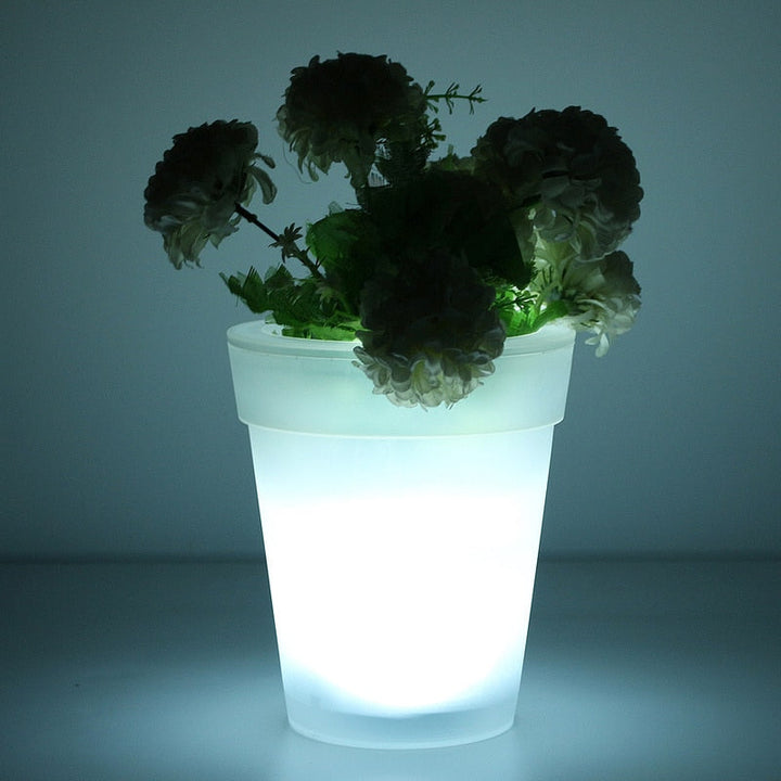 SolarGlow - Sustainable Plant Pot with Magical Lighting Kalsten