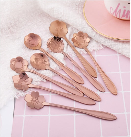 8-piece stainless steel teaspoon set with floral pattern