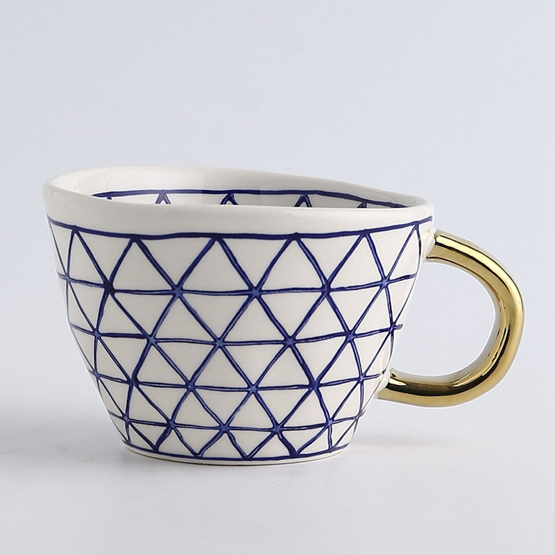 Kalsten | Cup with abstract geometric pattern and gold handle