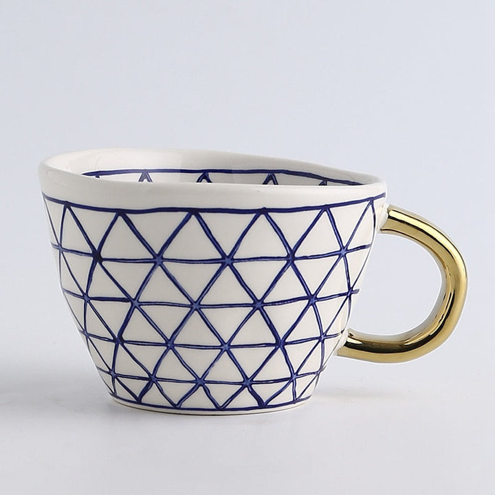 Kalsten | Cup with abstract geometric pattern and gold handle