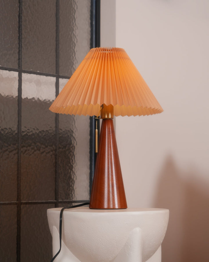 AntiqueRadiance – Elegant Wood and Metal Table Lamp | Kalsten