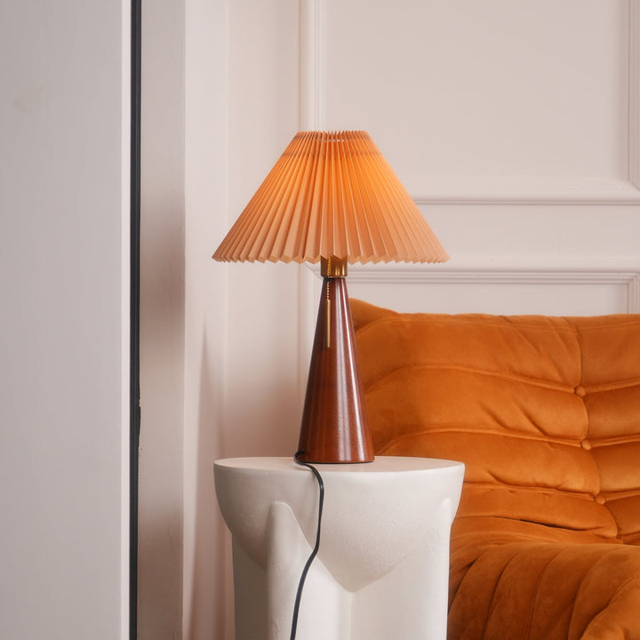 AntiqueRadiance – Elegant Wood and Metal Table Lamp | Kalsten
